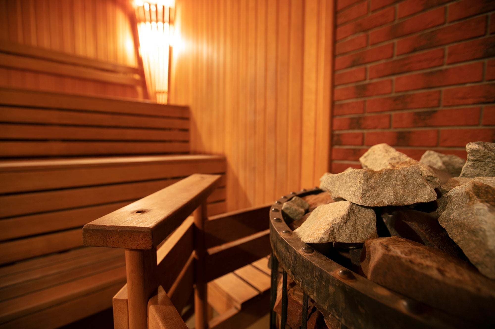 【サウナ】ロウリュとは?正しい方法と効果を紹介 – 自宅・家庭用サウナならIESAUNA