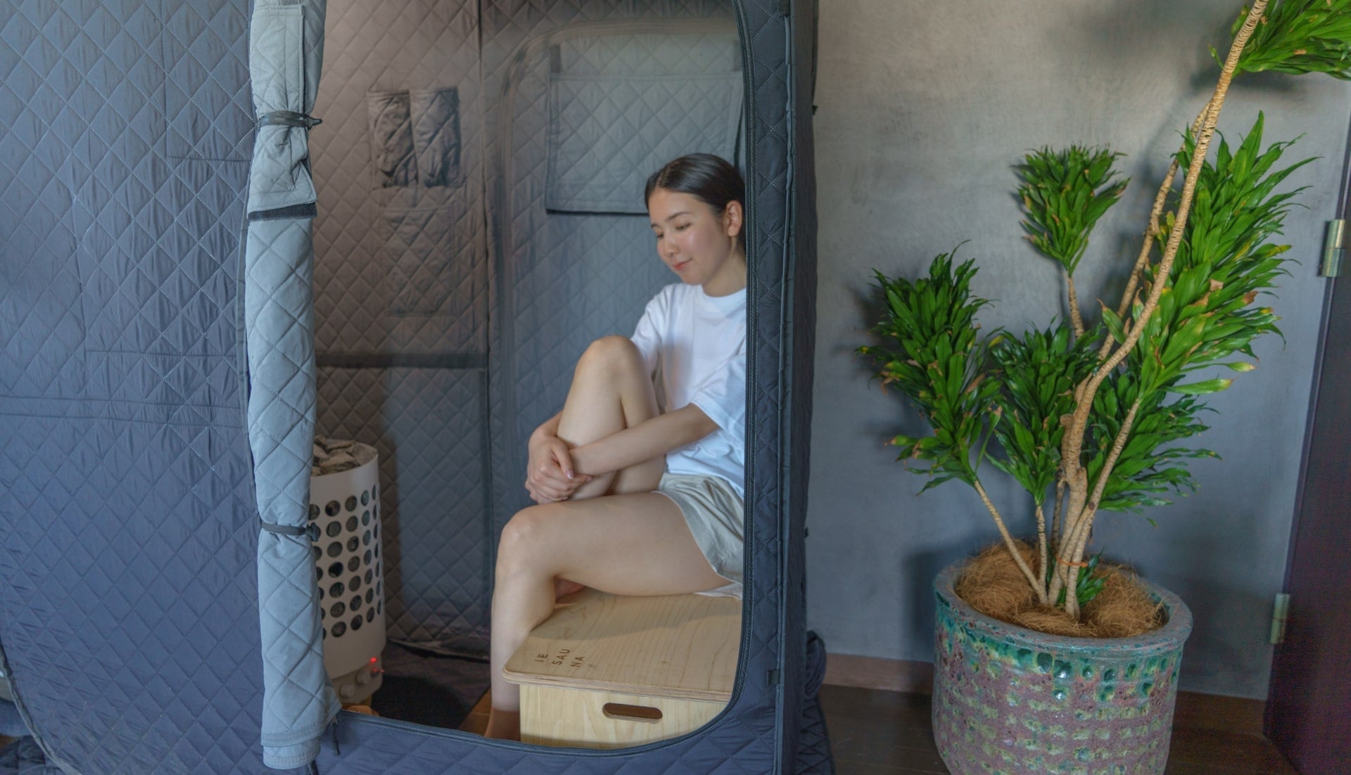 家庭用サウナ「IESAUNA」は1人用サウナをゆっくり楽しめるサイズ感